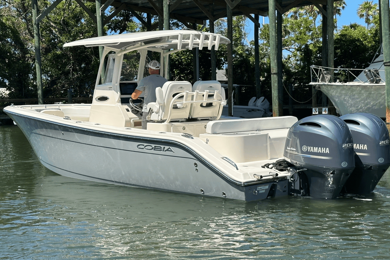 2023 Cobia 262 CENTER CONSOLE Image Thumbnail #7