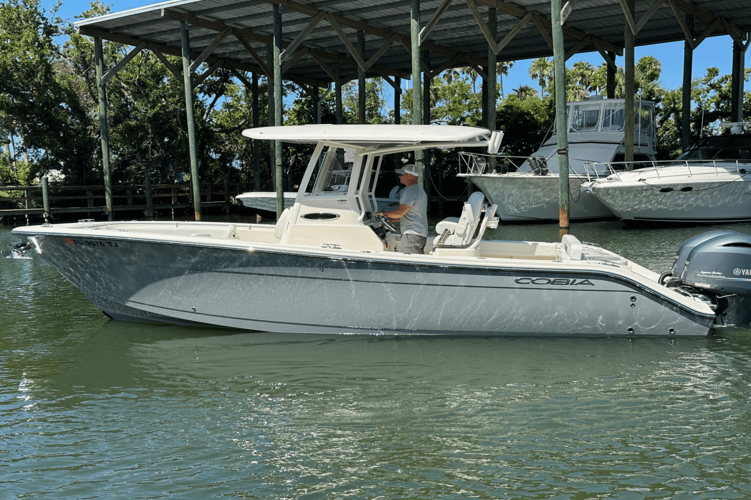 2023 Cobia 262 CENTER CONSOLE Image Thumbnail #5