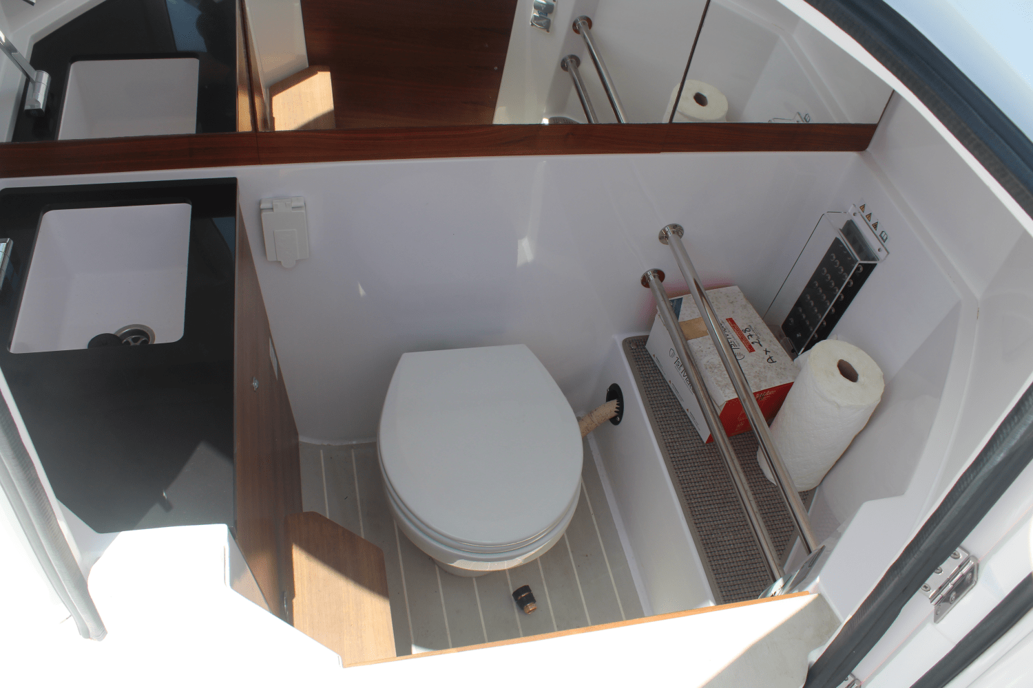 2021 Axopar 28 CABIN Image Thumbnail #21