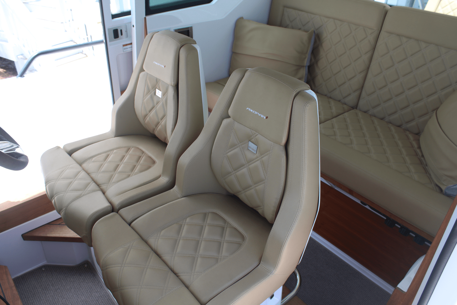 2021 Axopar 28 CABIN Image Thumbnail #15