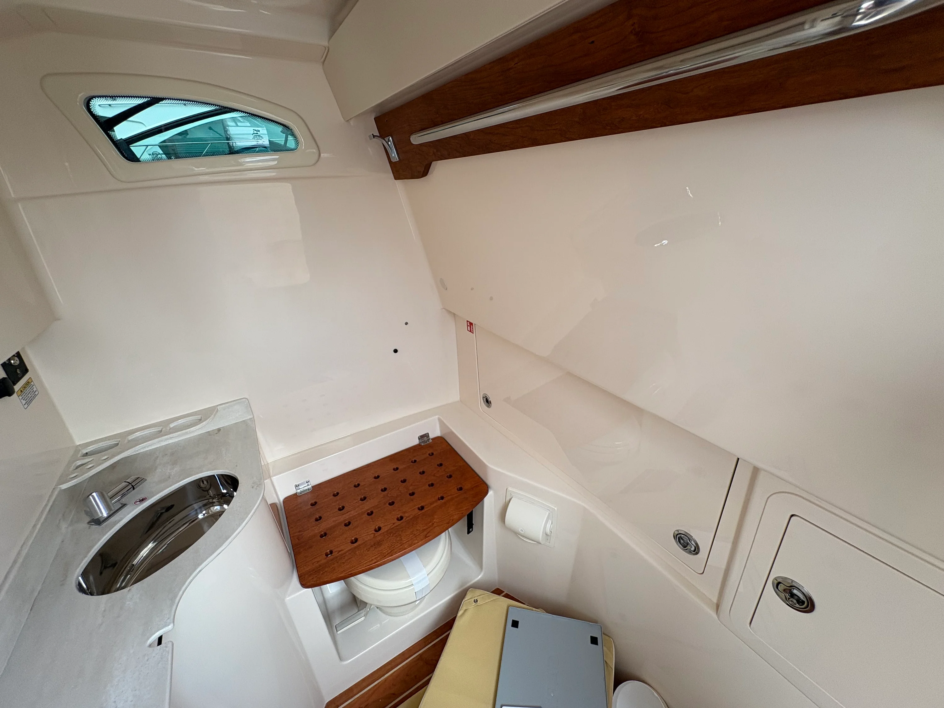 2026 Grady-White Canyon 326 Image Thumbnail #37