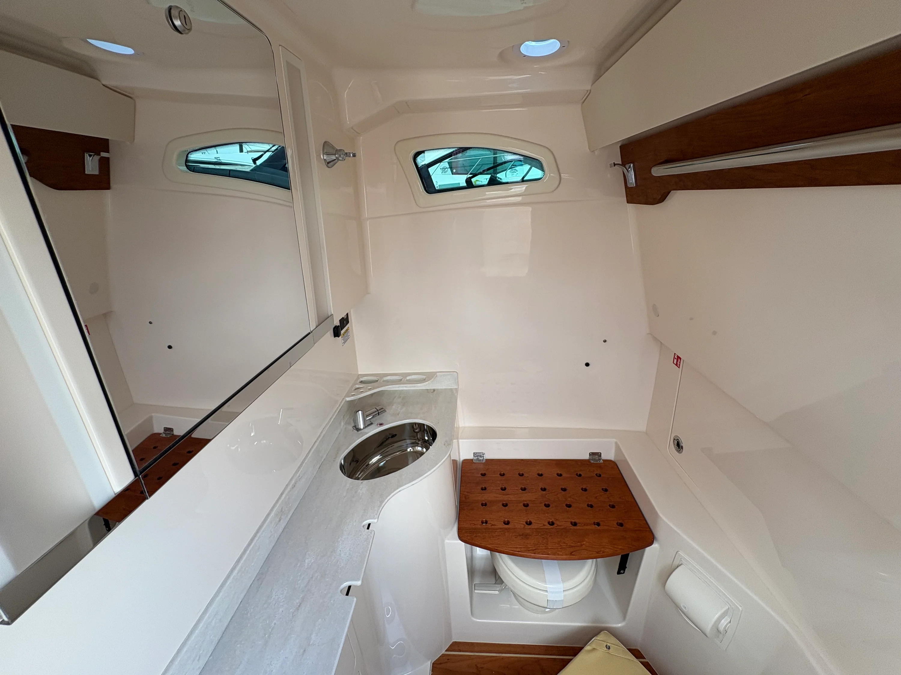 2026 Grady-White Canyon 326 Image Thumbnail #35