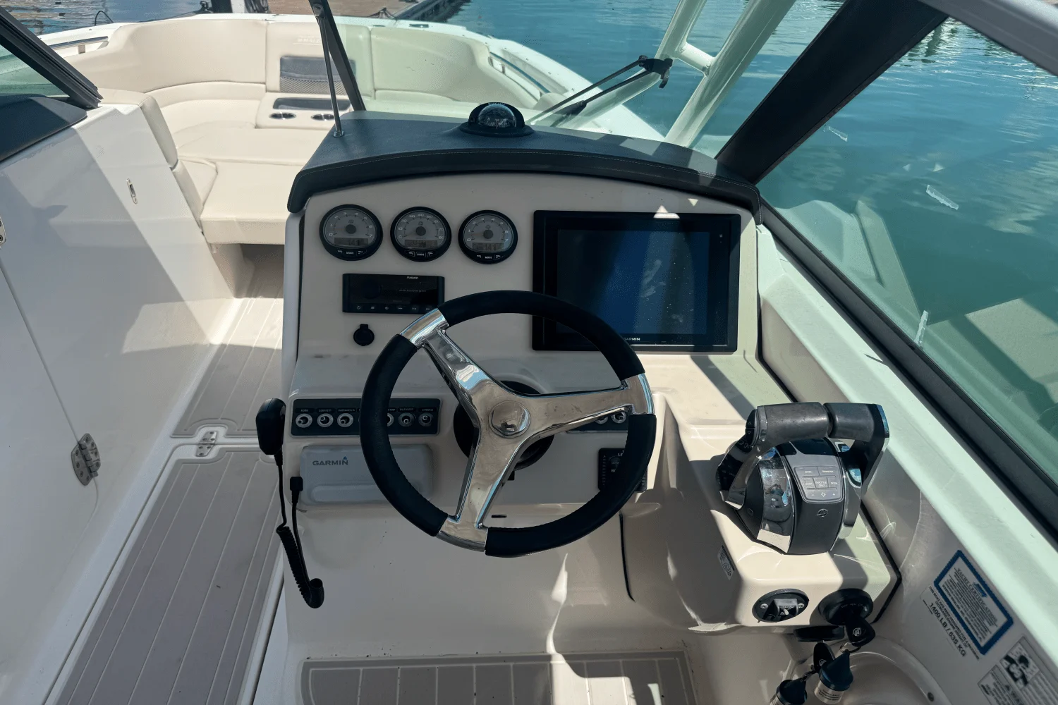 2015 Boston Whaler 270 VANTAGE Image Thumbnail #18