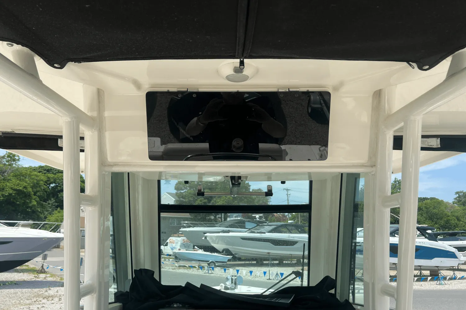 2022 Boston Whaler 25 OUTRAGE Image Thumbnail #8