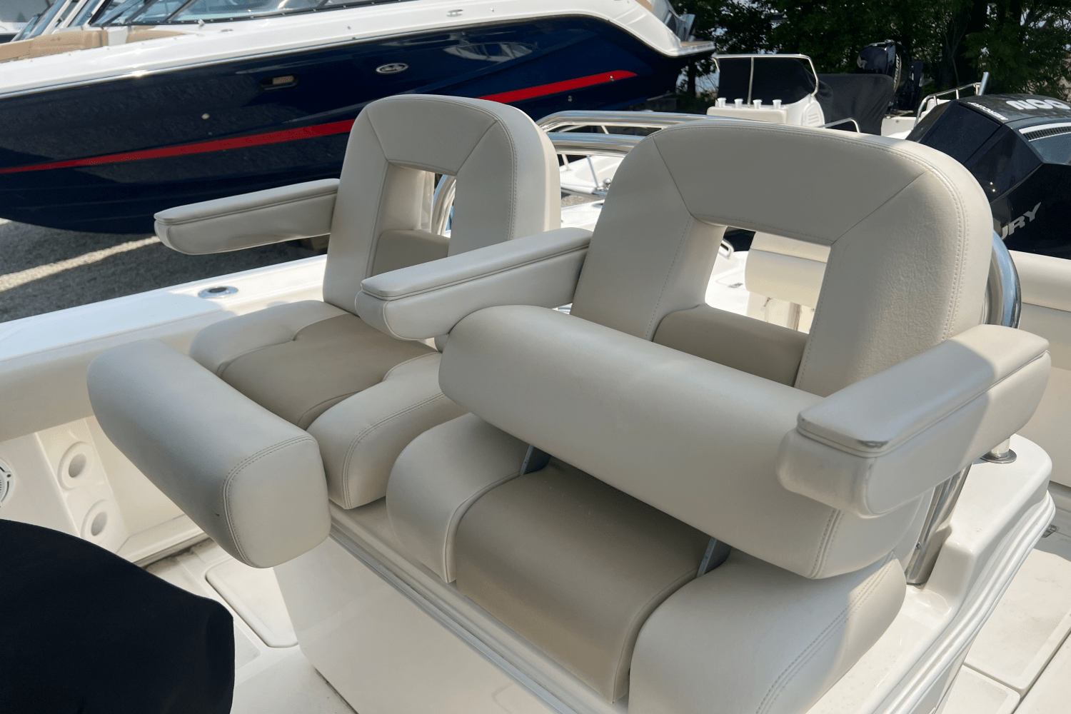 2022 Boston Whaler 250 OUTRAGE Image Thumbnail #6