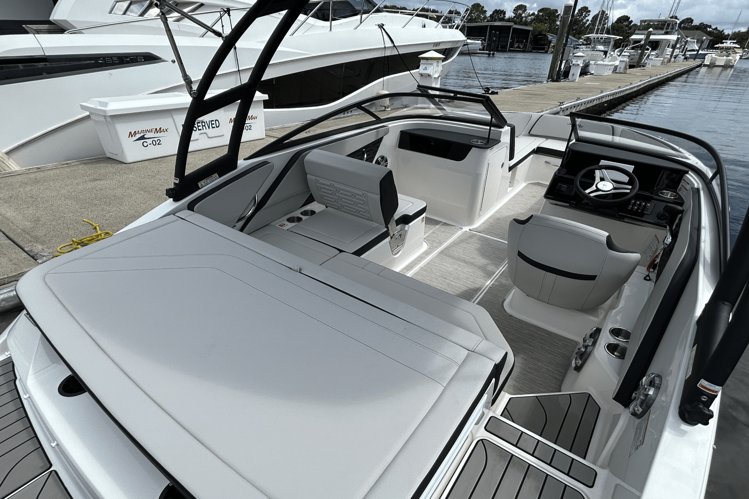 2025 Sea Ray SPX 190 Outboard Image Thumbnail #13
