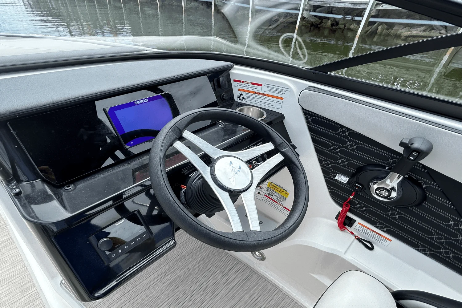 2025 Sea Ray SPX 190 Outboard Image Thumbnail #4