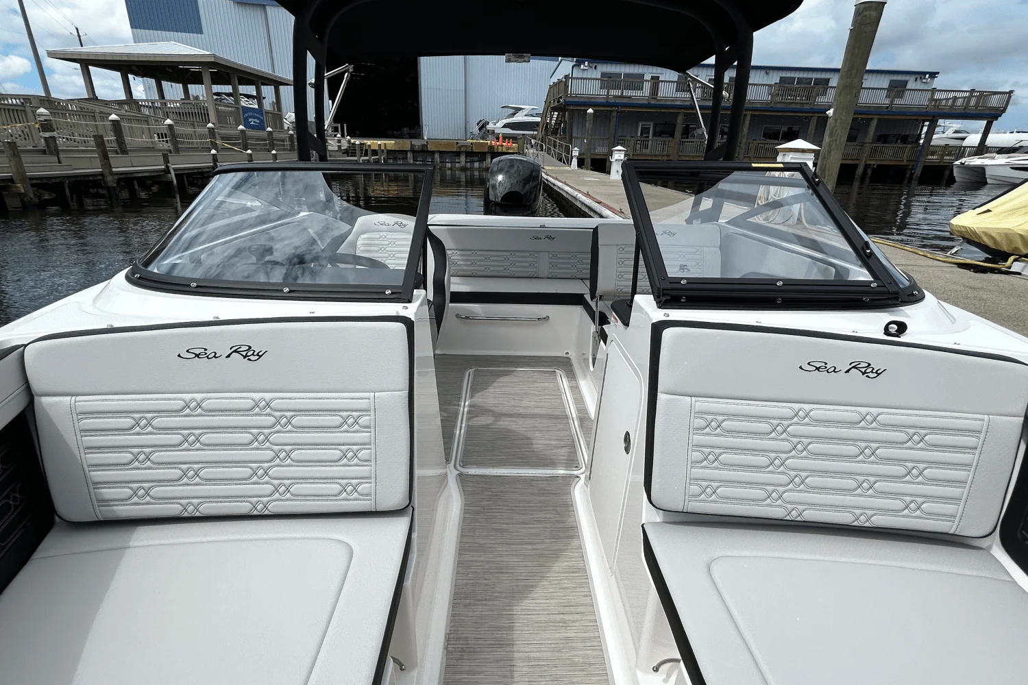 2025 Sea Ray SPX 190 Outboard Image Thumbnail #7