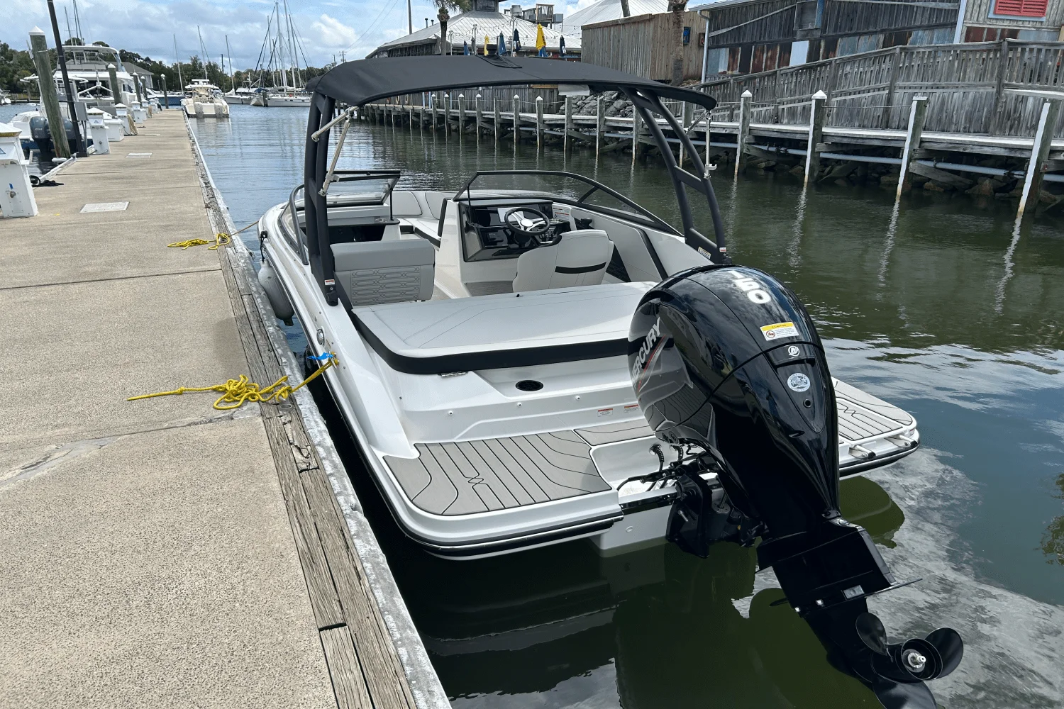 2025 Sea Ray SPX 190 Outboard Image Thumbnail #17