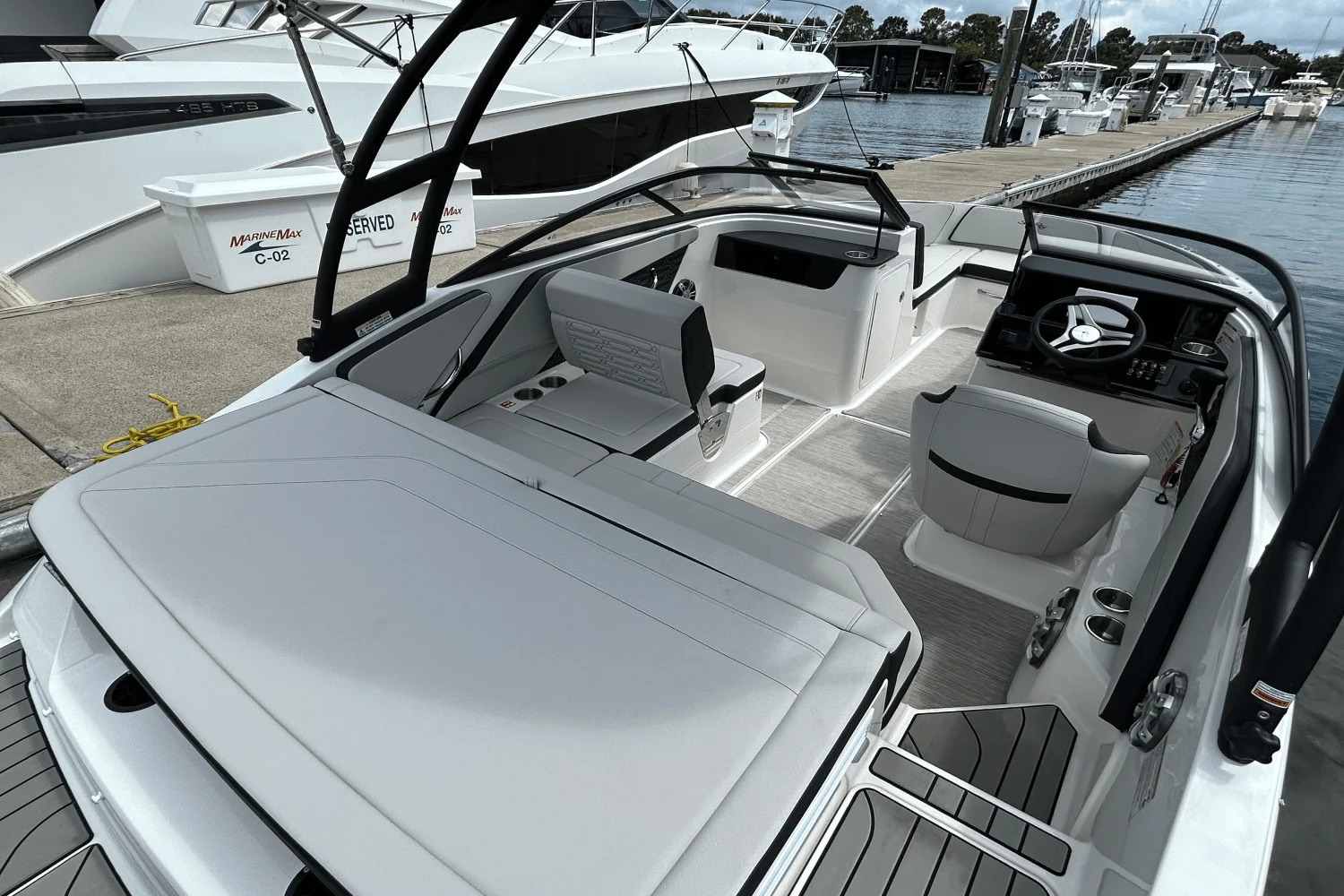 2025 Sea Ray SPX 190 Outboard Image Thumbnail #13