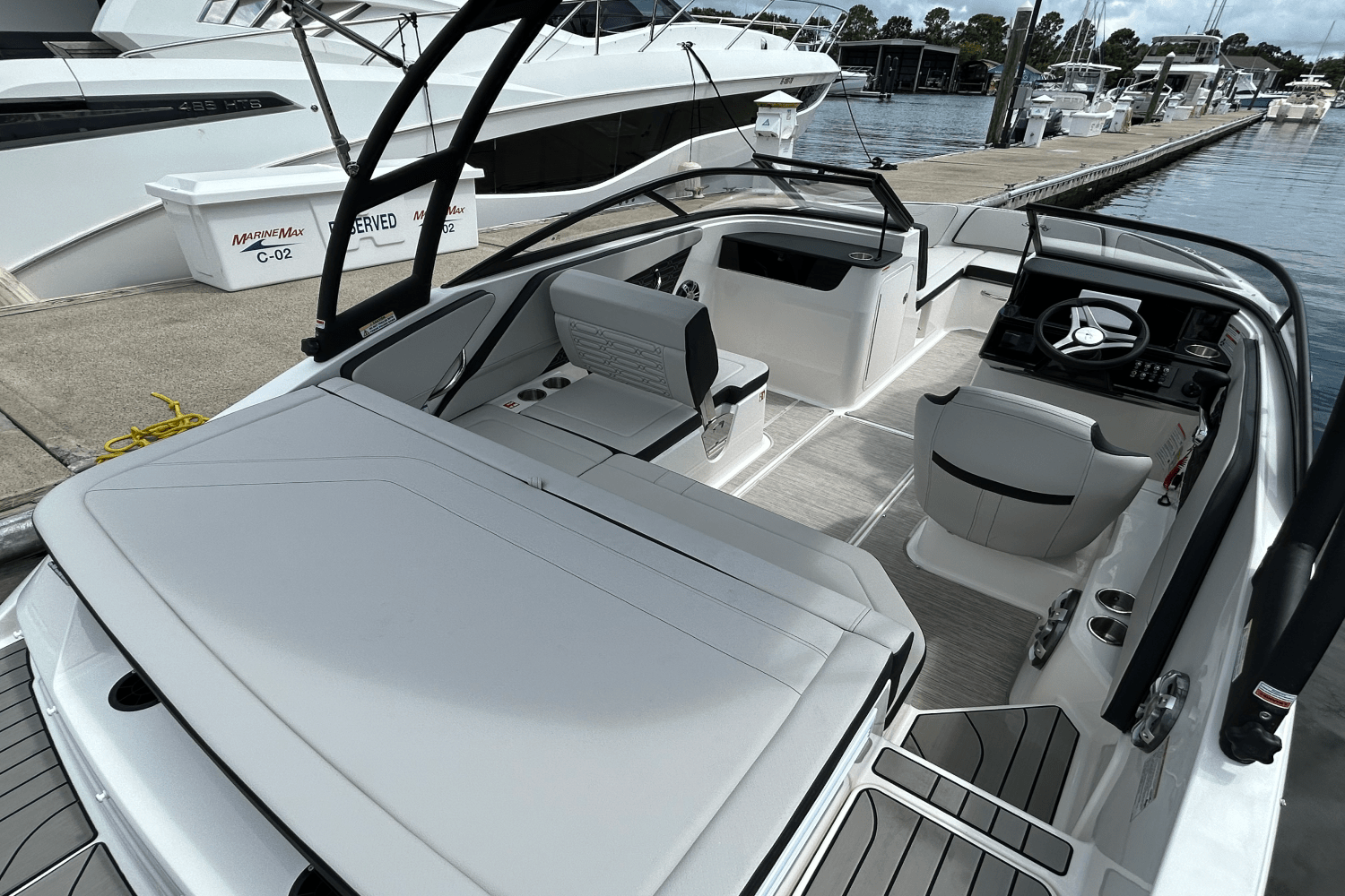 2025 Sea Ray SPX 190 Outboard Image Thumbnail #14