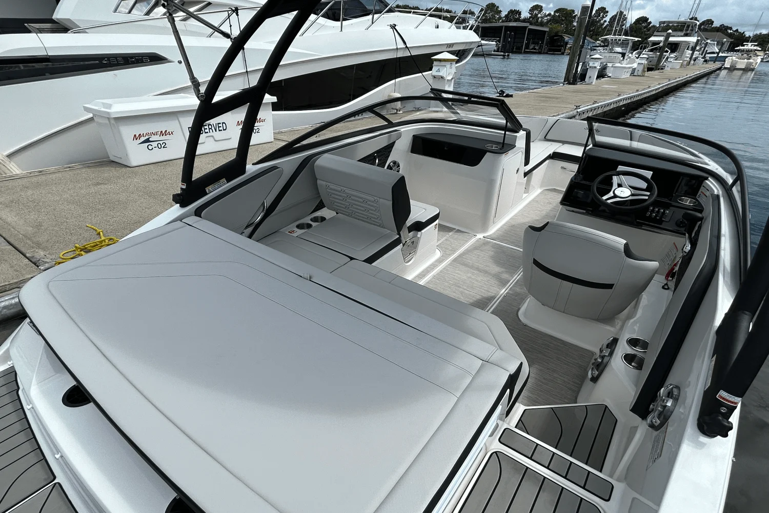 2025 Sea Ray SPX 190 Outboard Image Thumbnail #14