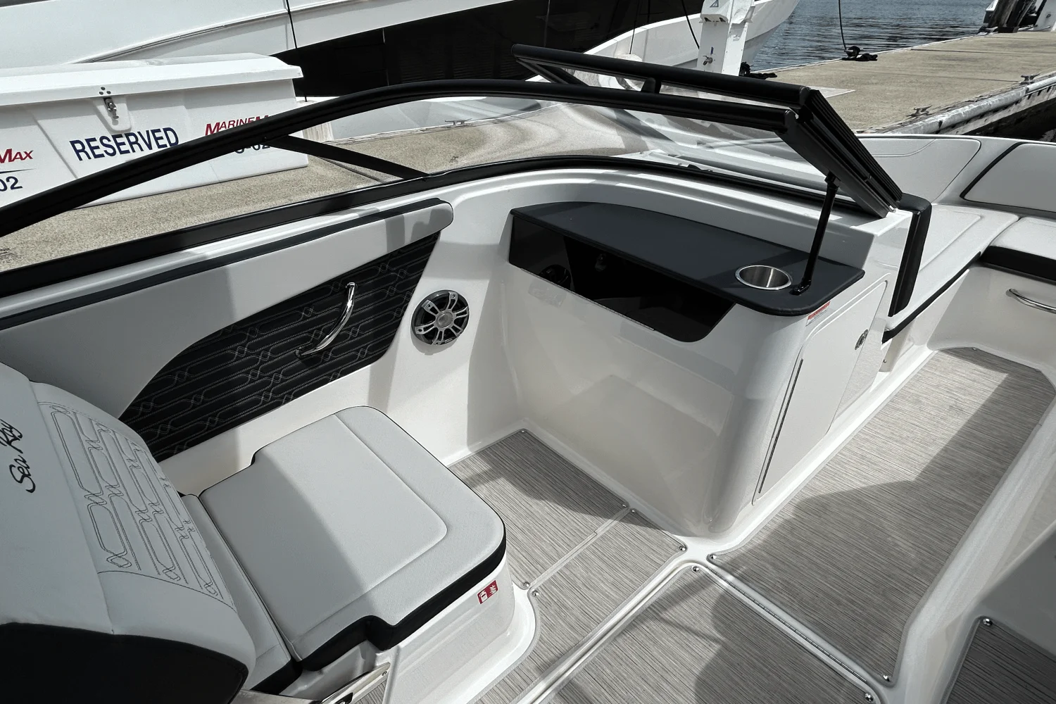 2025 Sea Ray SPX 190 Outboard Image Thumbnail #10