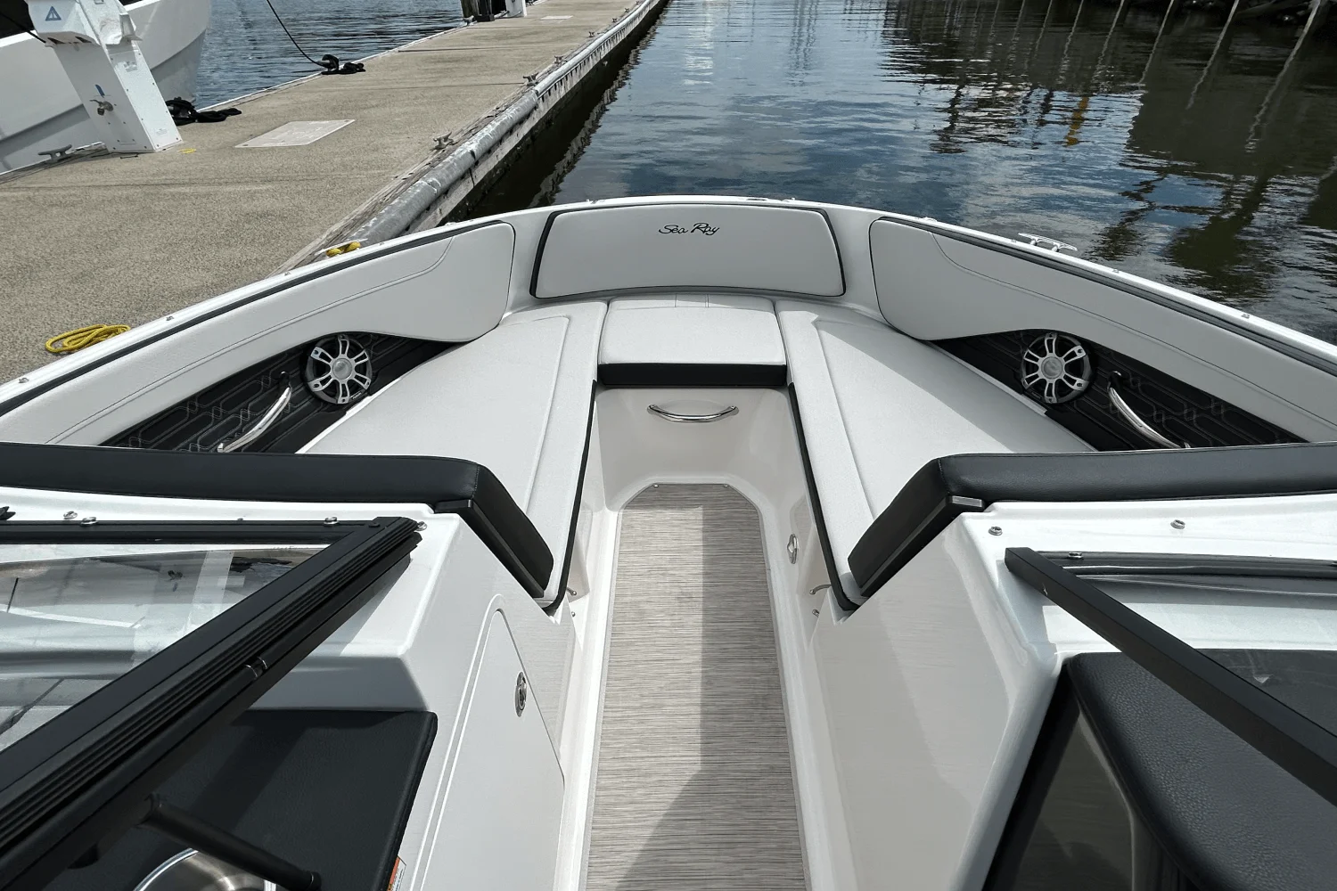 2025 Sea Ray SPX 190 Outboard Image Thumbnail #9