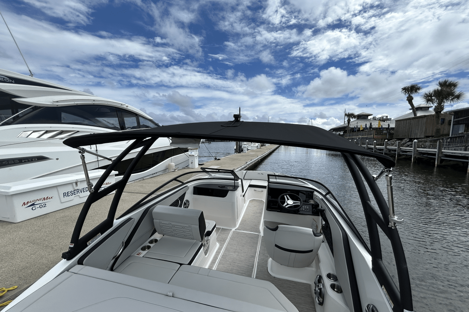 2025 Sea Ray SPX 190 Outboard Image Thumbnail #3