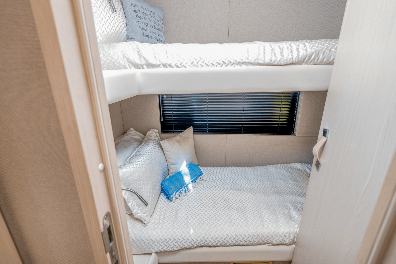 2017 Azimut 50 FLYBRIDGE Image Thumbnail #34