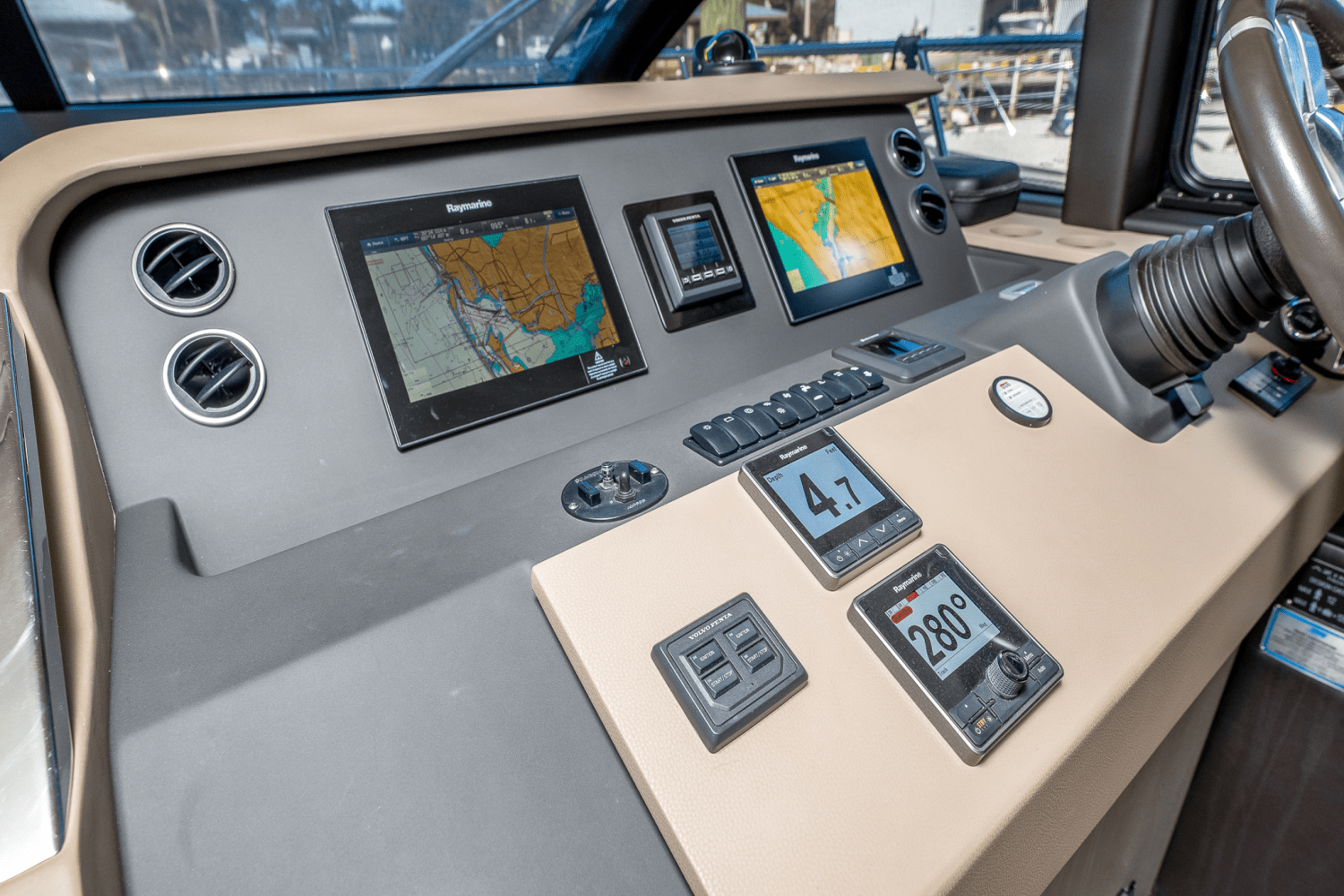 2017 Azimut 50 FLYBRIDGE Image Thumbnail #54