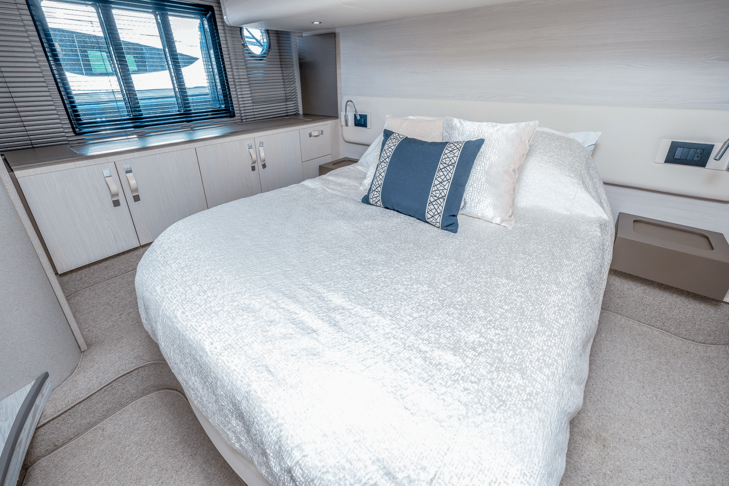 2017 Azimut 50 FLYBRIDGE Image Thumbnail #38