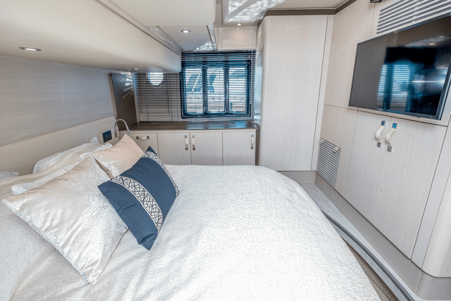 2017 Azimut 50 FLYBRIDGE Image Thumbnail #61