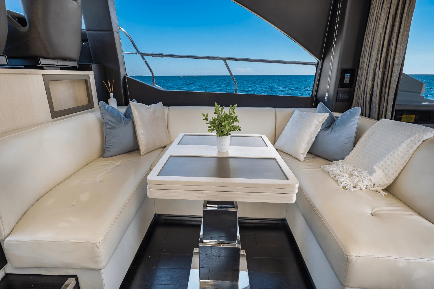 2017 Azimut 50 FLYBRIDGE Image Thumbnail #34