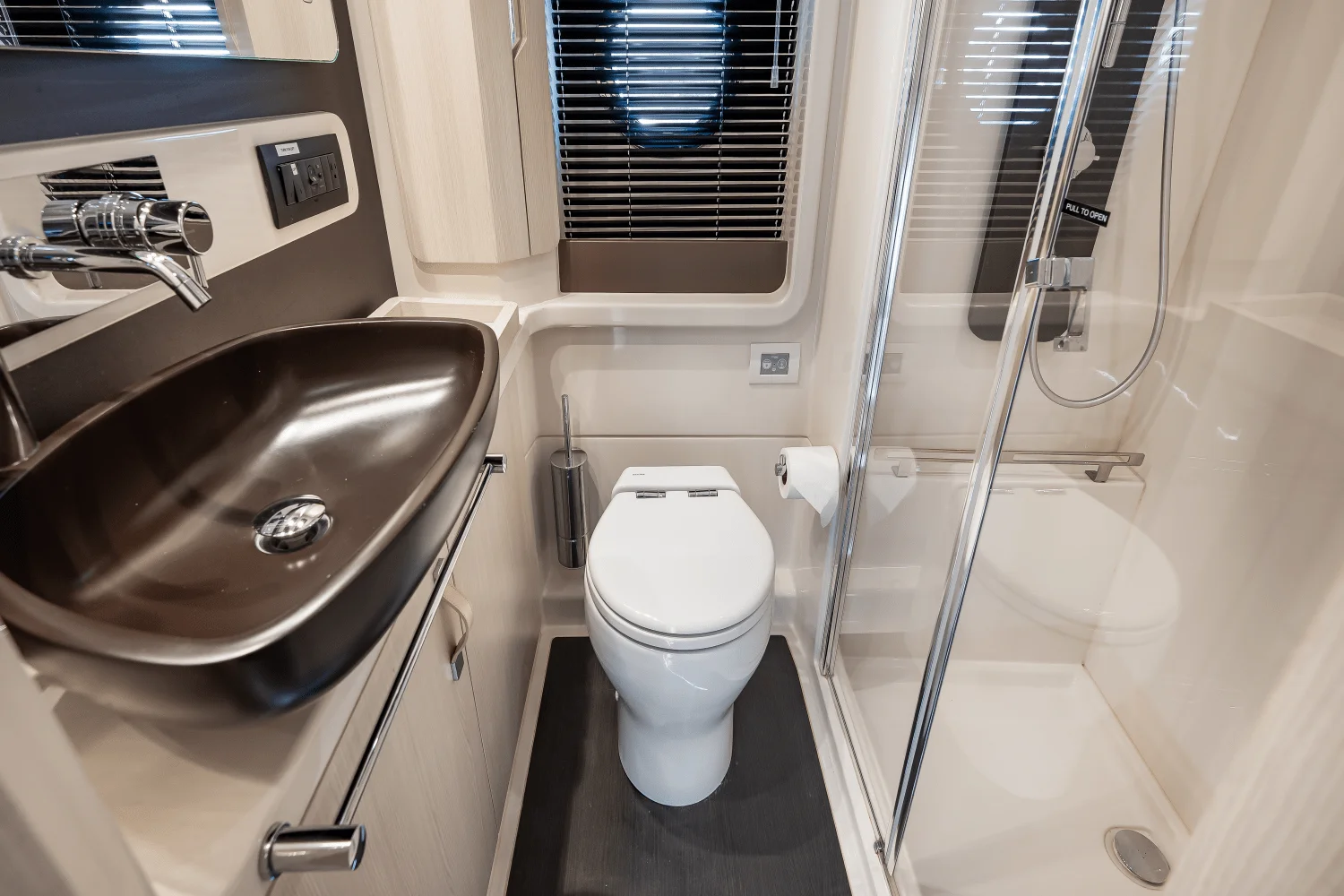 2017 Azimut 50 FLYBRIDGE Image Thumbnail #66