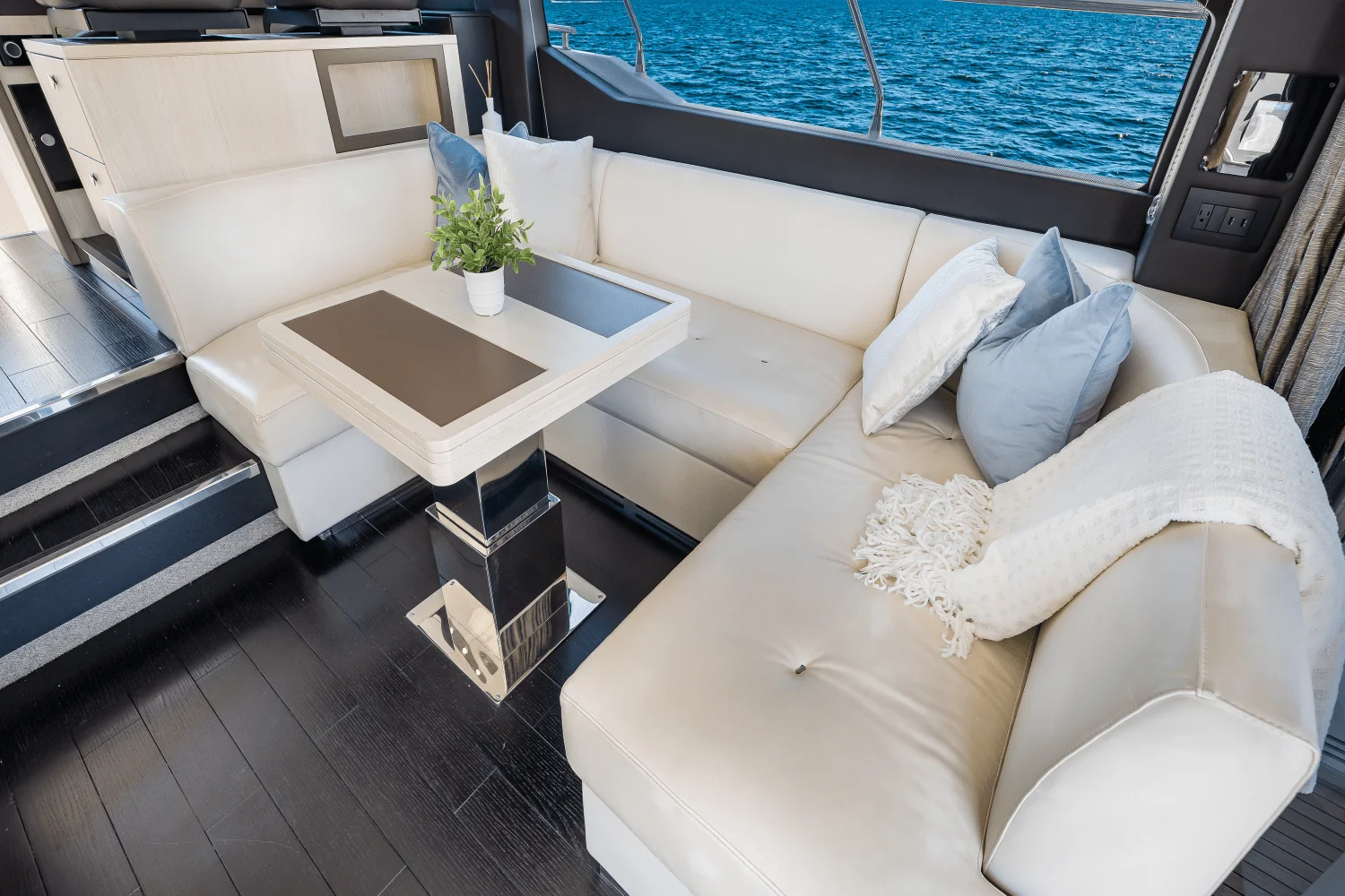 2017 Azimut 50 FLYBRIDGE Image Thumbnail #31