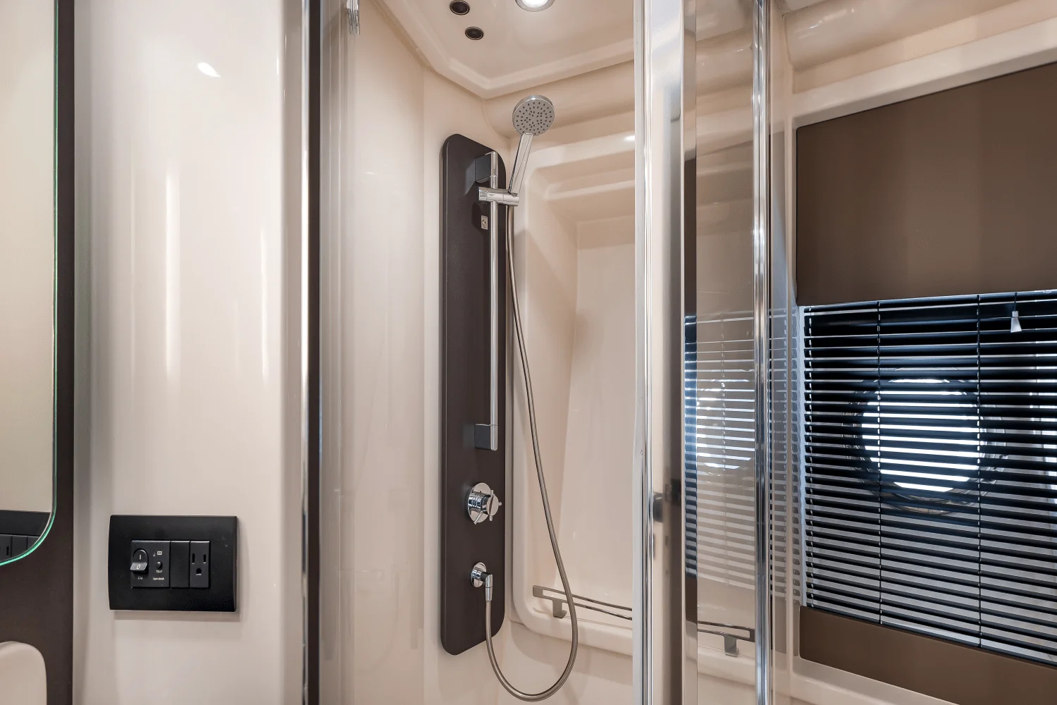 2017 Azimut 50 FLYBRIDGE Image Thumbnail #60