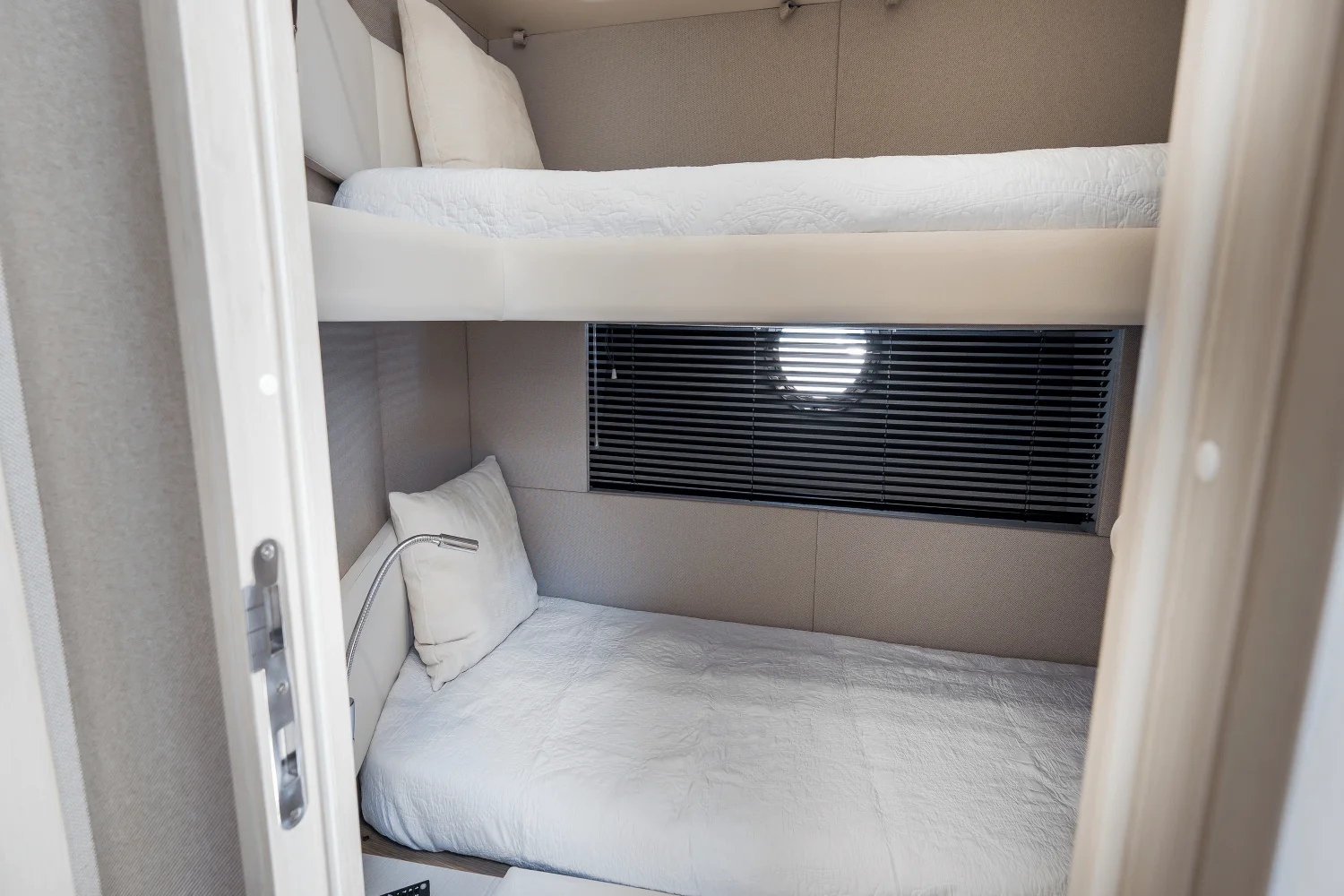 2017 Azimut 50 FLYBRIDGE Image Thumbnail #53