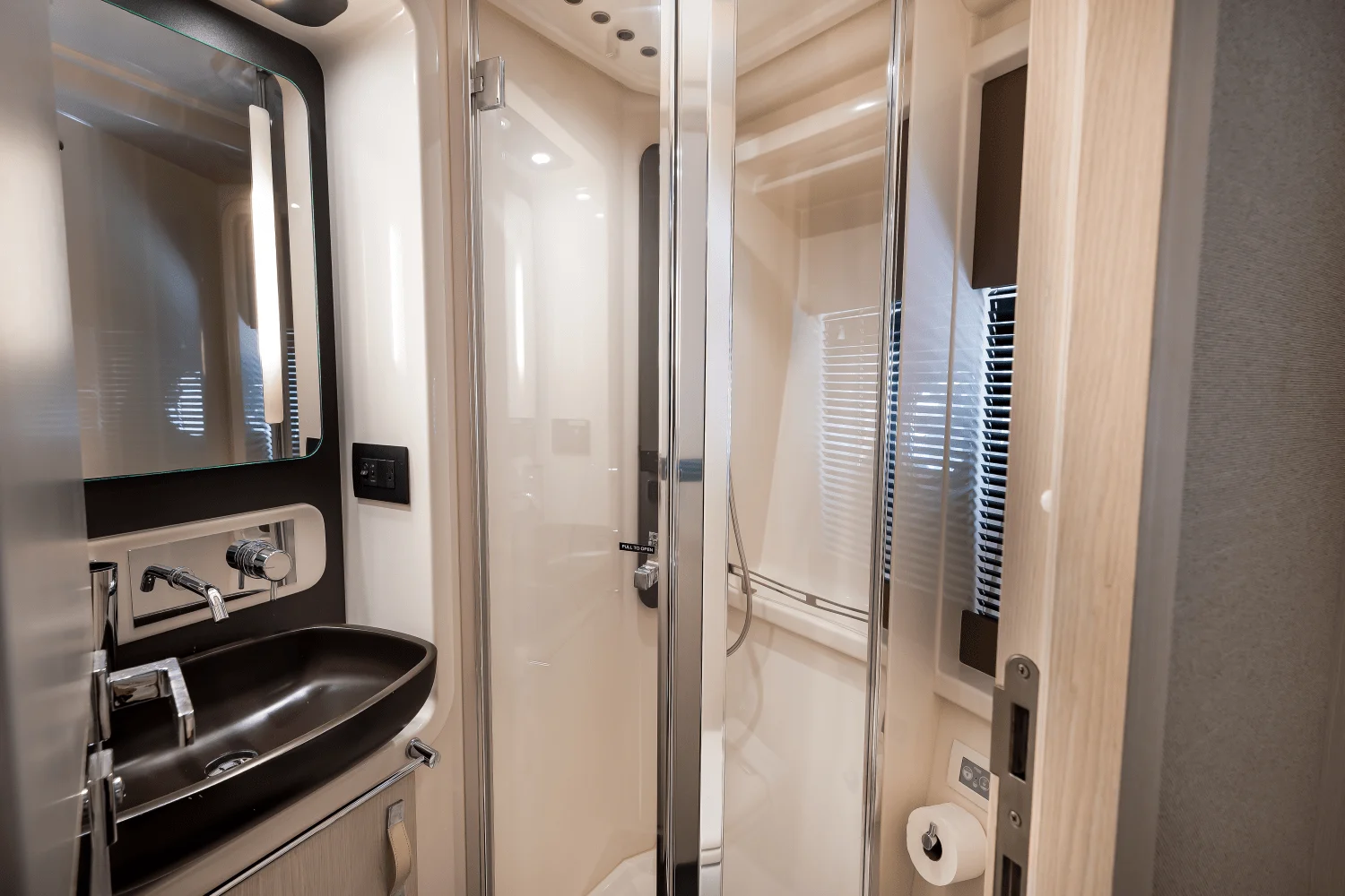 2017 Azimut 50 FLYBRIDGE Image Thumbnail #58