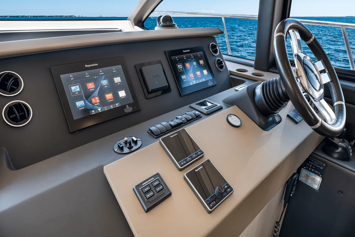 2017 Azimut 50 FLYBRIDGE Image Thumbnail #38