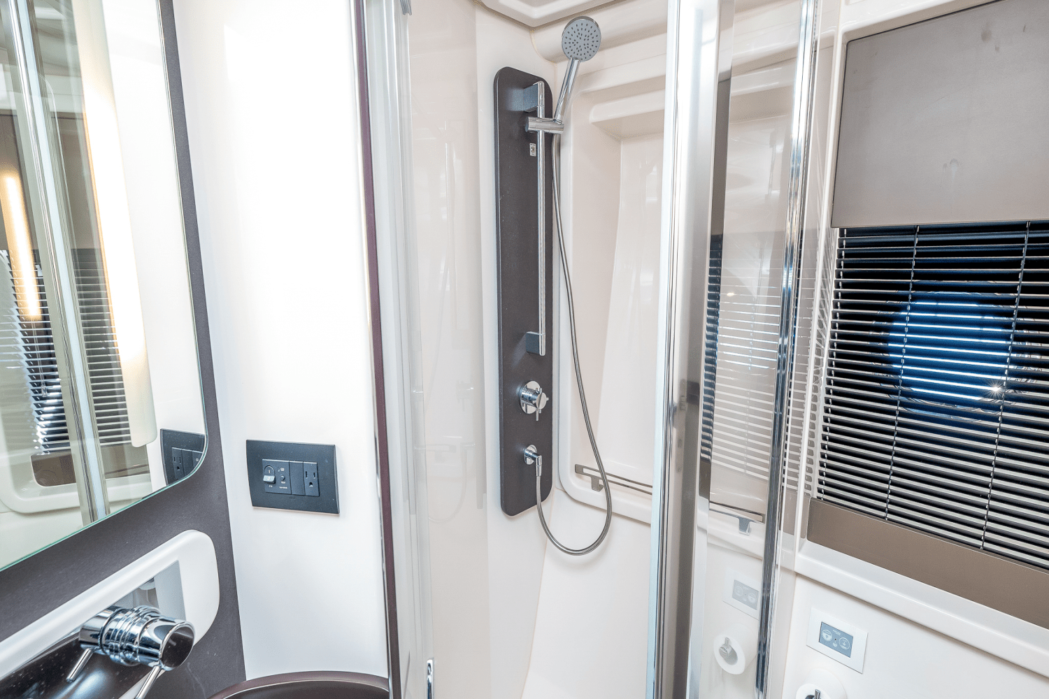 2017 Azimut 50 FLYBRIDGE Image Thumbnail #59