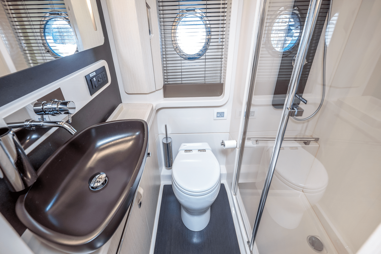 2017 Azimut 50 FLYBRIDGE Image Thumbnail #39
