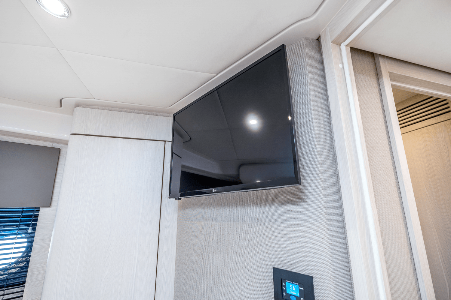 2017 Azimut 50 FLYBRIDGE Image Thumbnail #58