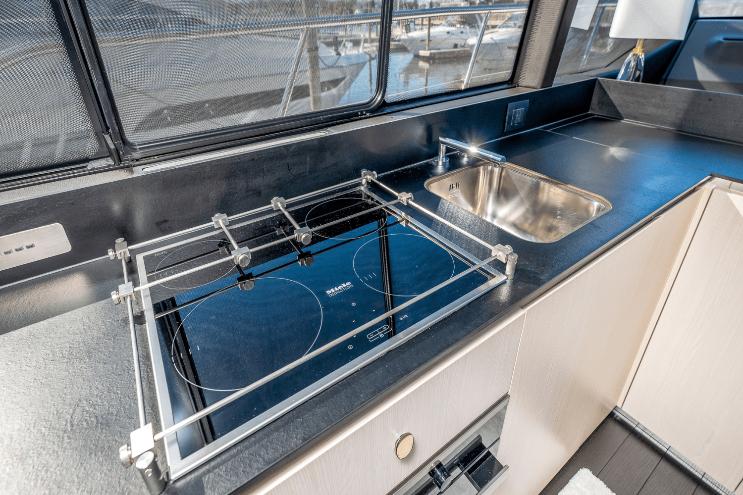 2017 Azimut 50 FLYBRIDGE Image Thumbnail #29