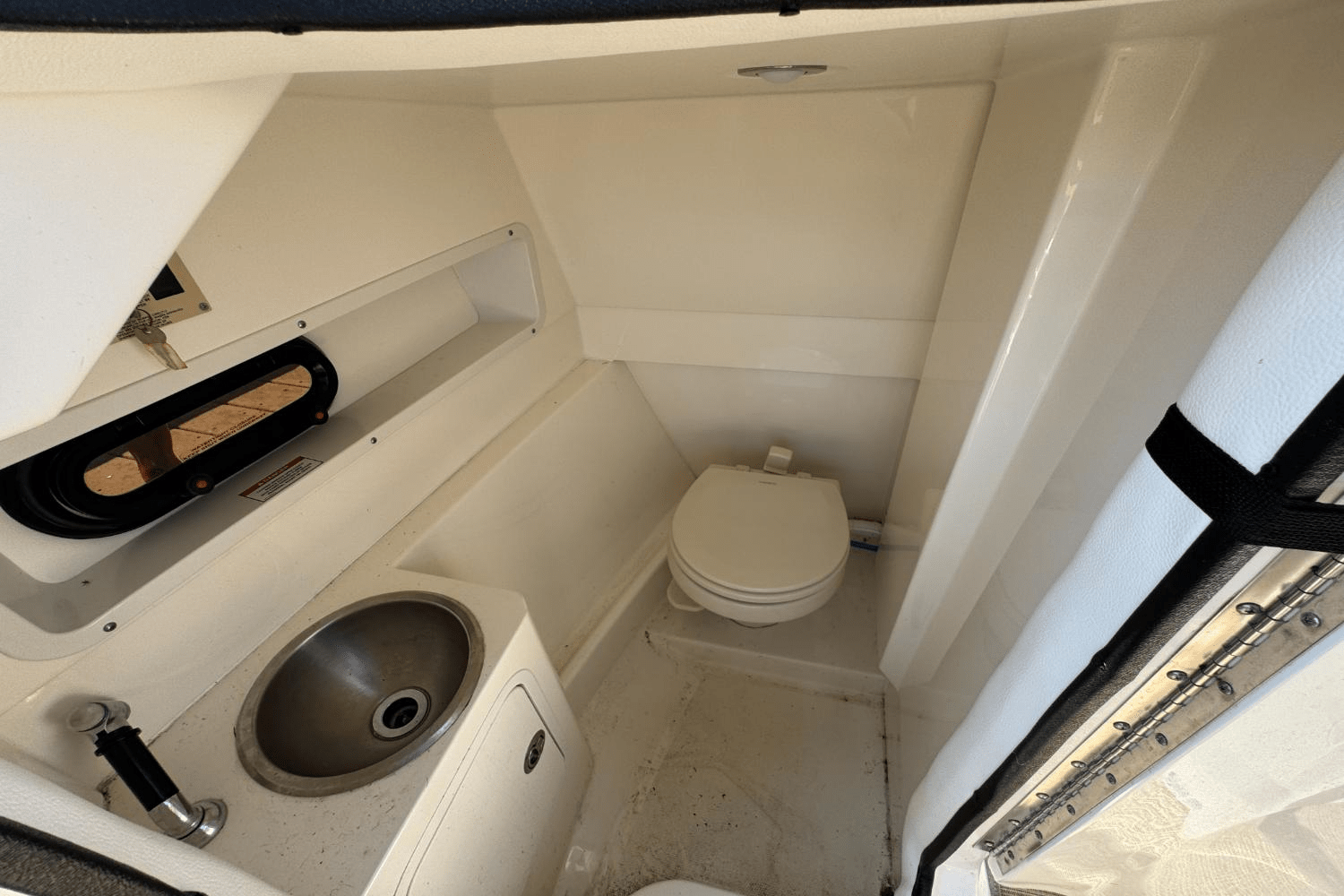 2018 Sea Ray 270SDX Image Thumbnail #20