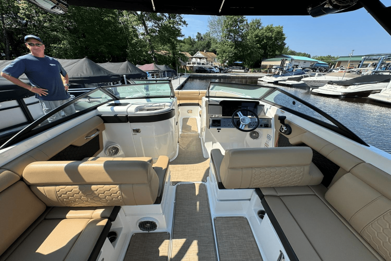 2018 Sea Ray 270SDX Image Thumbnail #16