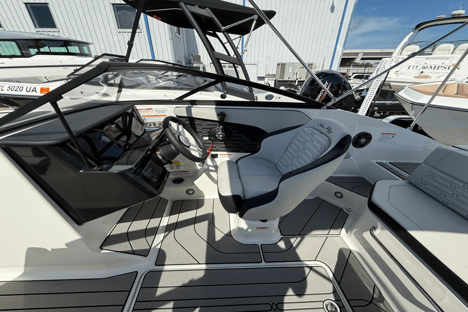 2025 Sea Ray SPX 190 Outboard Image Thumbnail #8