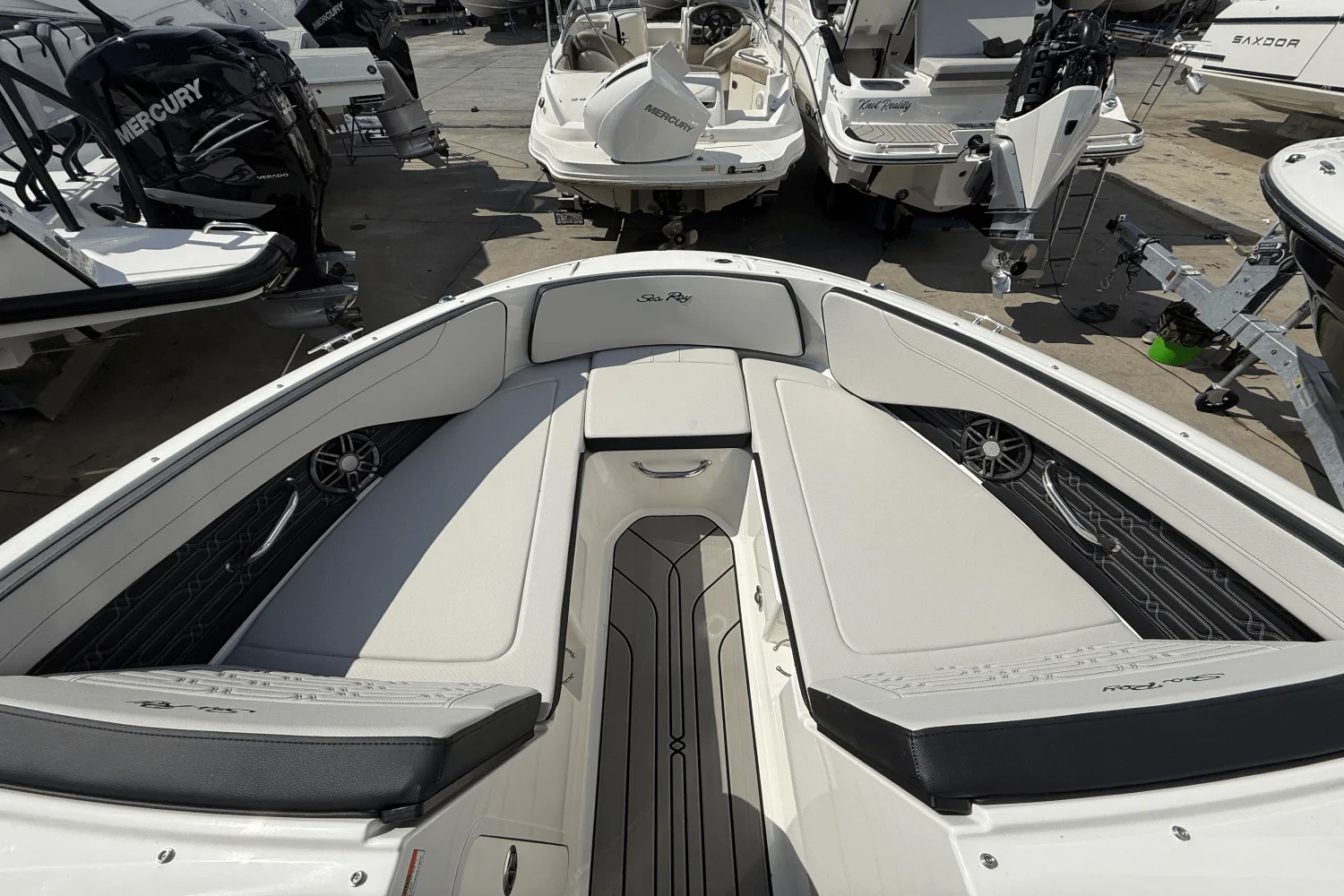 2025 Sea Ray SPX 190 Outboard Image Thumbnail #9