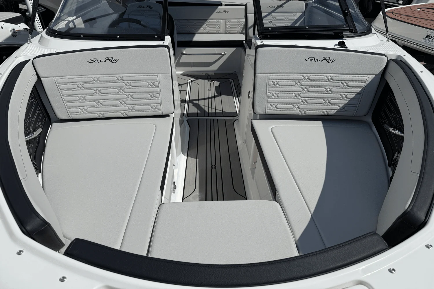 2025 Sea Ray SPX 190 Outboard Image Thumbnail #6