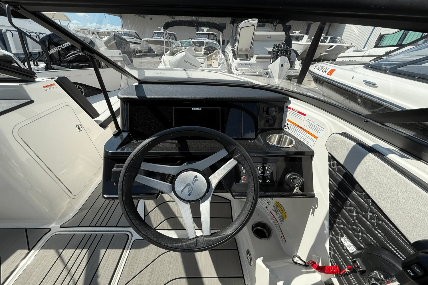 2025 Sea Ray SPX 190 Outboard Image Thumbnail #3