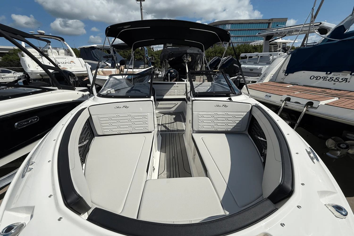 2025 Sea Ray SPX 190 Outboard Image Thumbnail #5