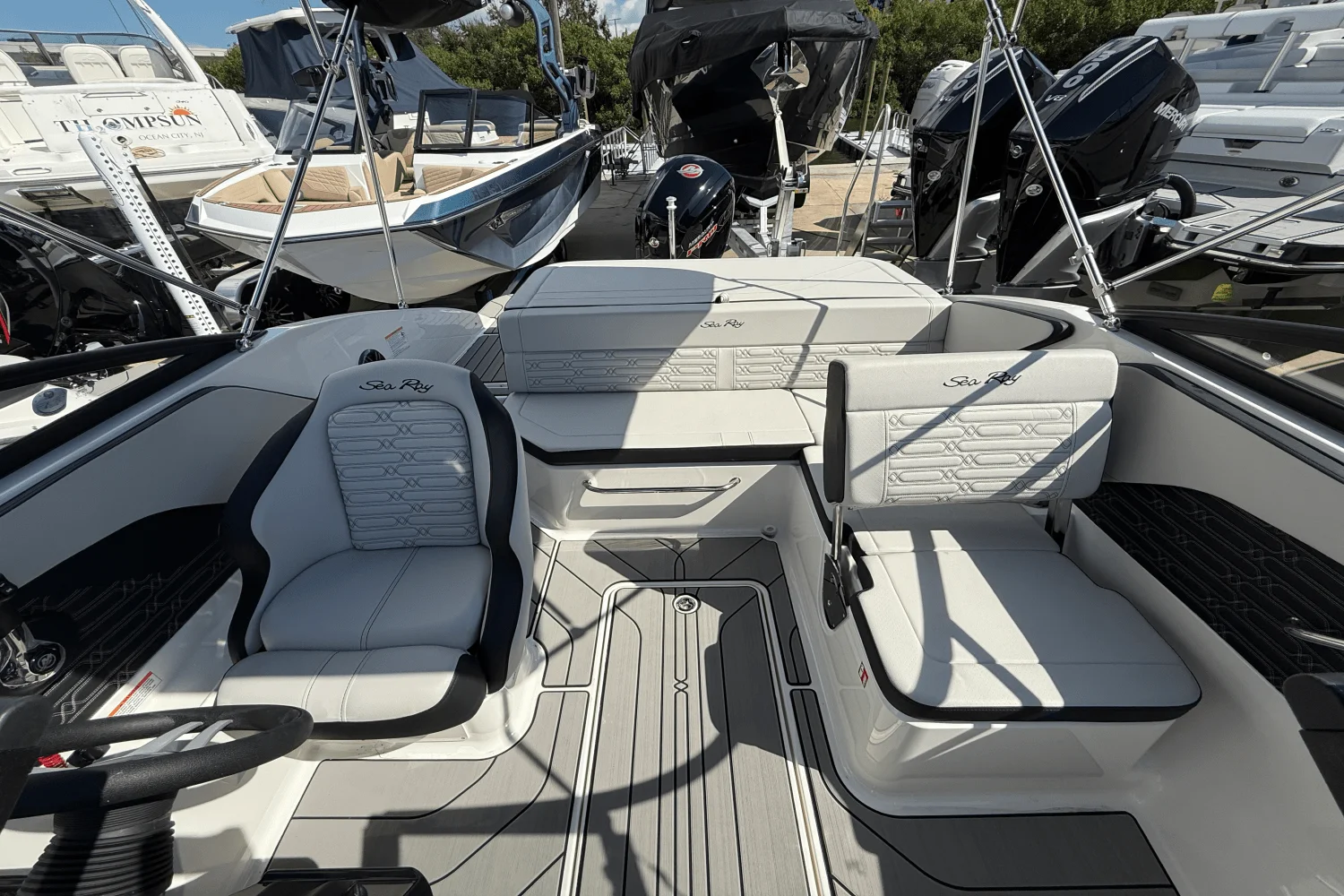 2025 Sea Ray SPX 190 Outboard Image Thumbnail #2