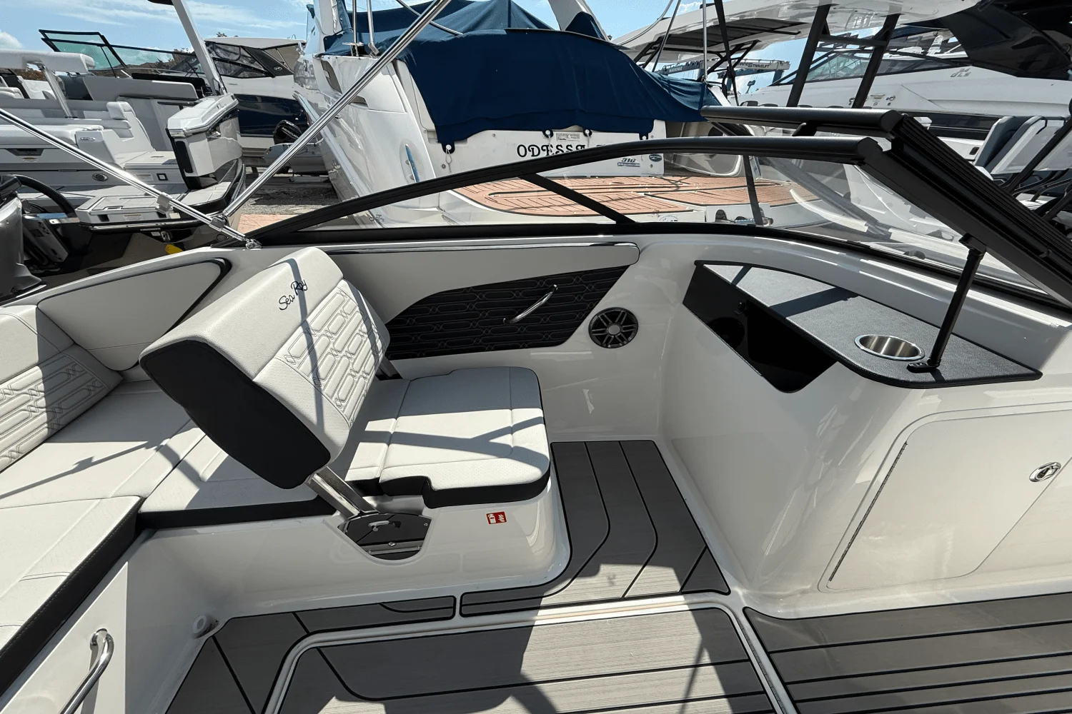 2025 Sea Ray SPX 190 Outboard Image Thumbnail #7