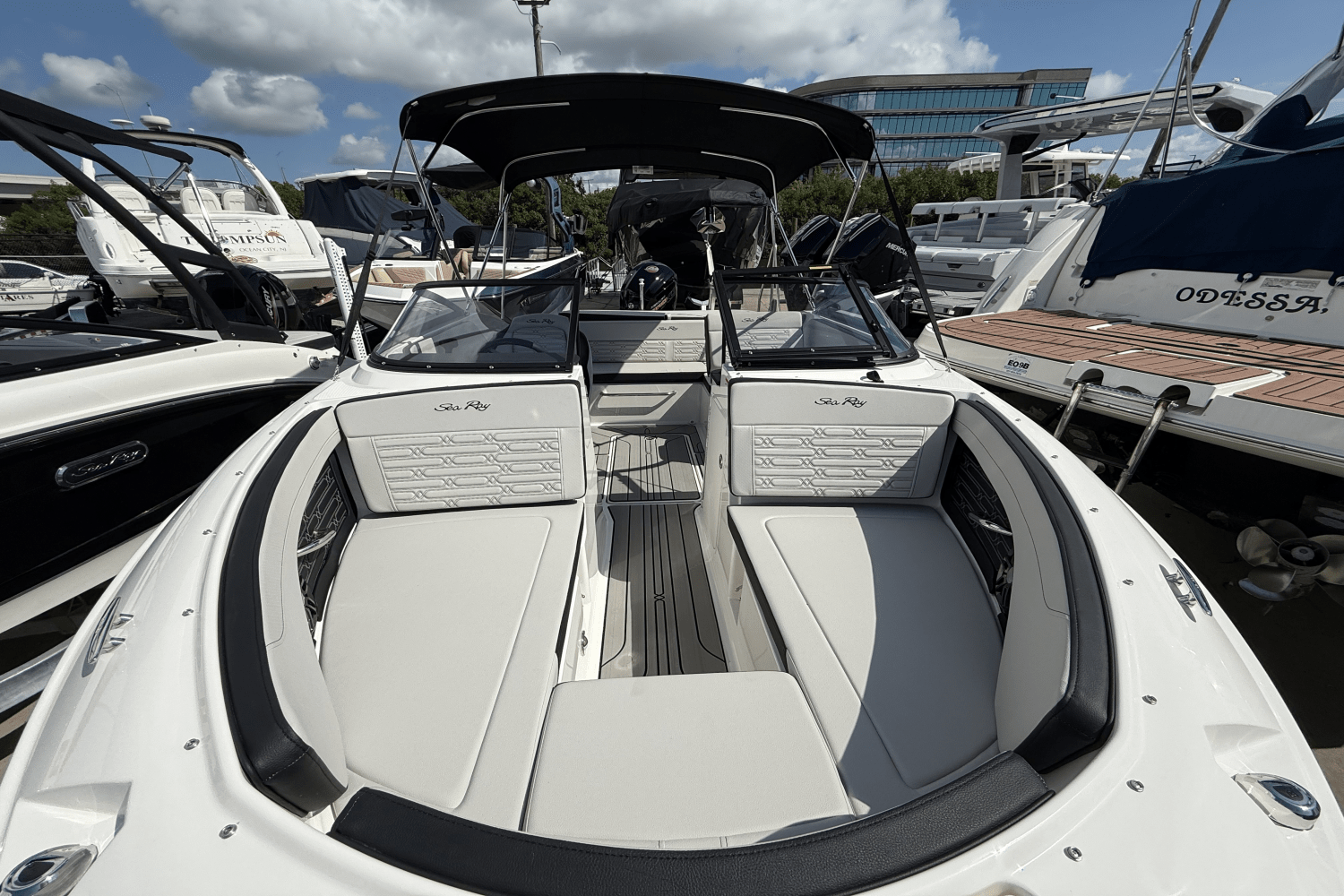 2025 Sea Ray SPX 190 Outboard Image Thumbnail #5