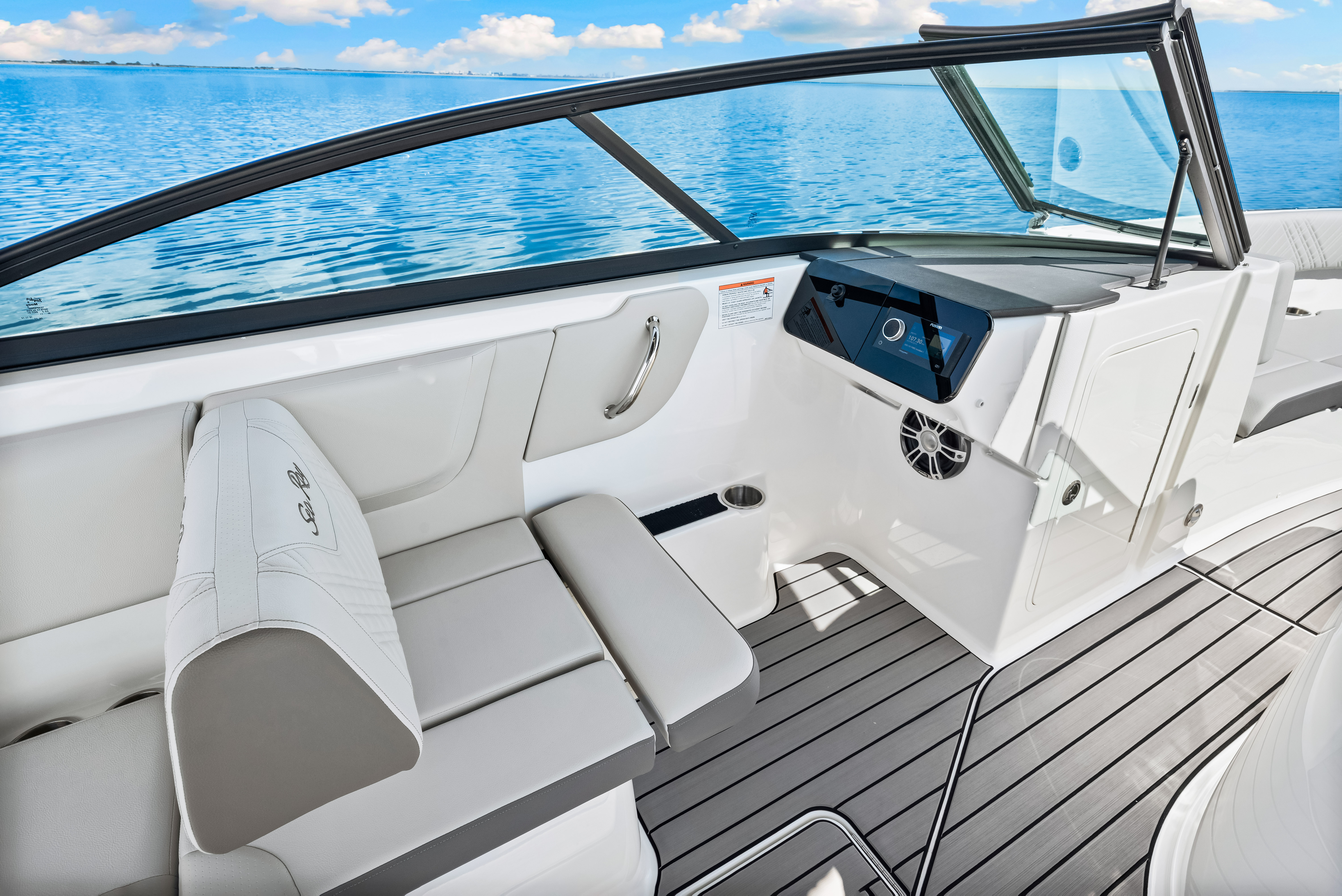 2025 Sea Ray SDX 270 Outboard Image Thumbnail #27