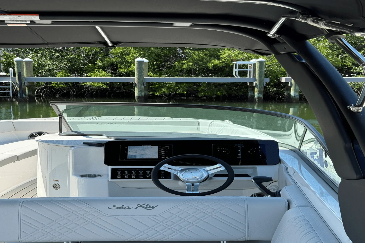 2025 Sea Ray SDX 270 Outboard Image Thumbnail #6