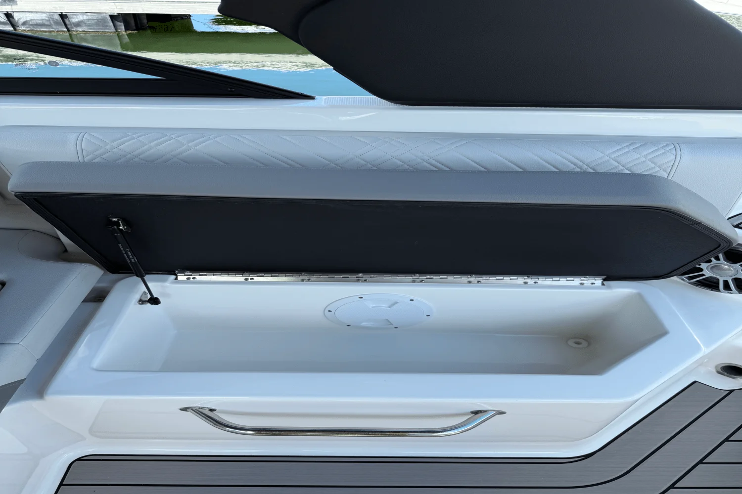 2025 Sea Ray SDX 270 Outboard Image Thumbnail #11