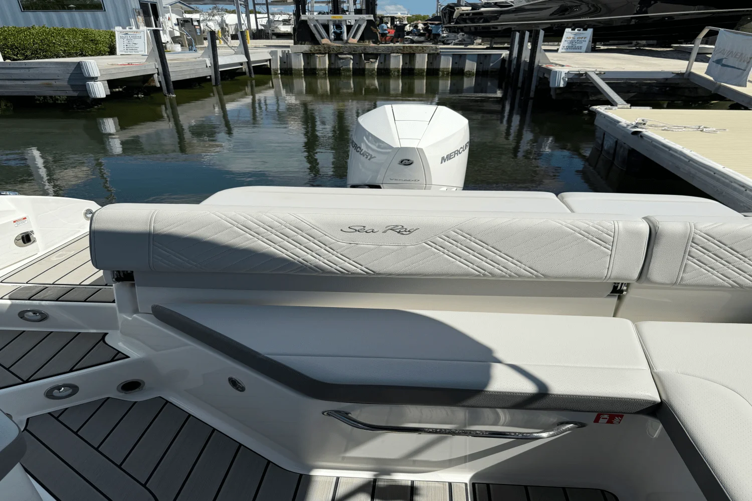 2025 Sea Ray SDX 270 Outboard Image Thumbnail #19