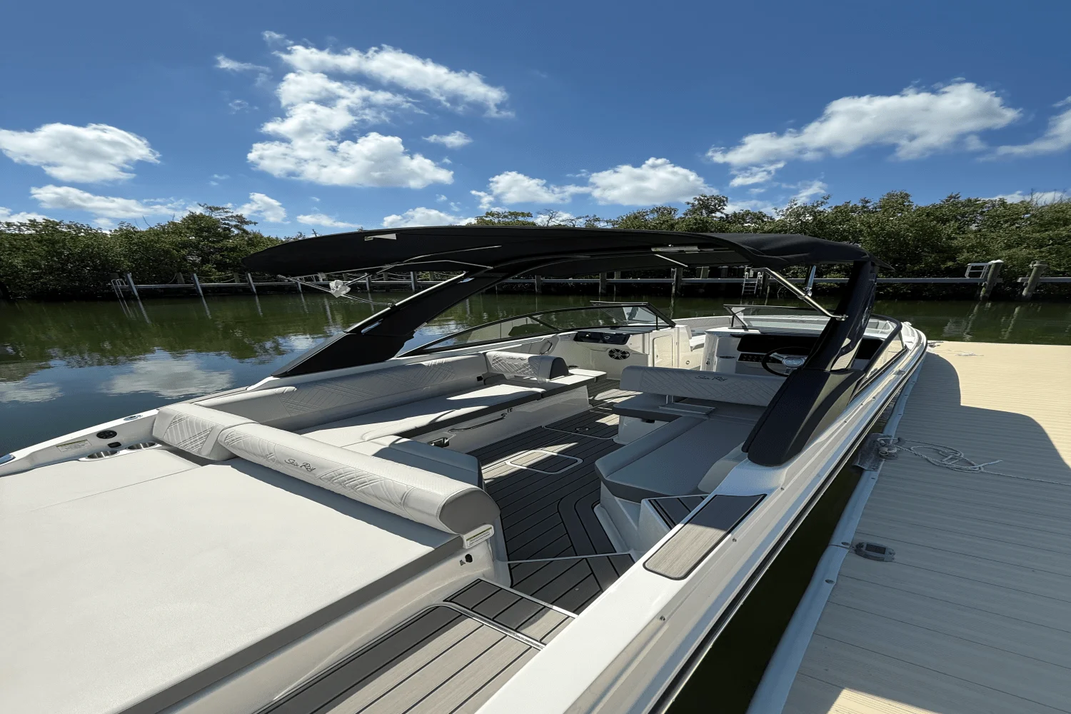 2025 Sea Ray SDX 270 Outboard Image Thumbnail #4