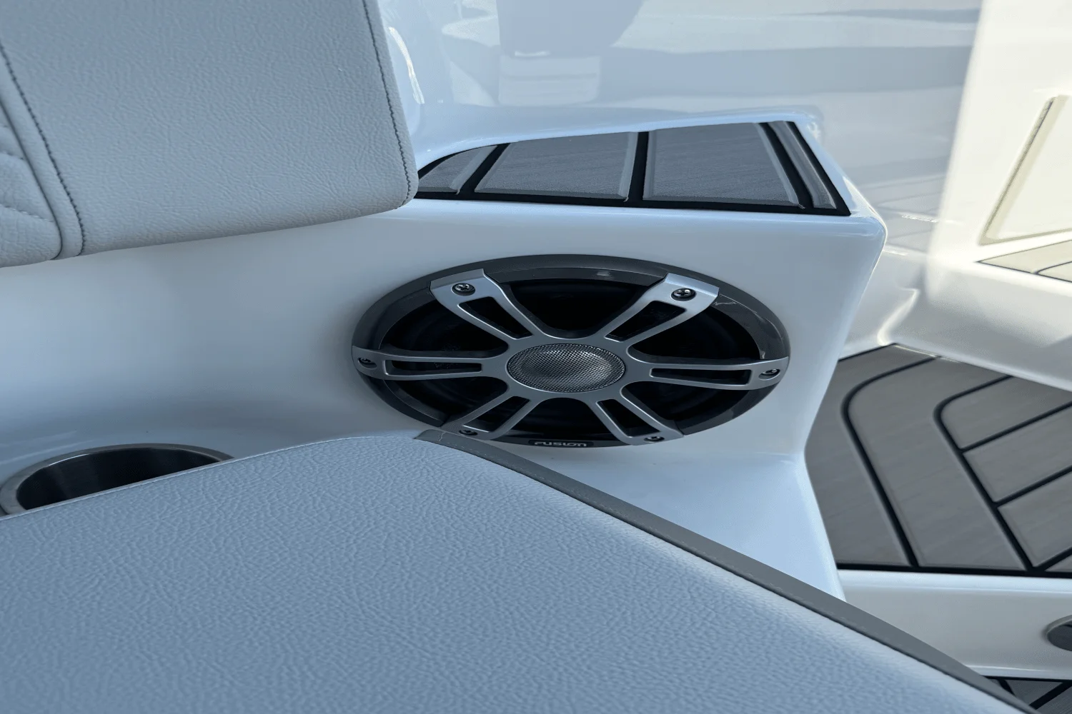 2025 Sea Ray SDX 270 Outboard Image Thumbnail #18